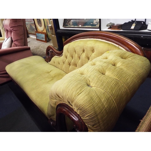 485 - A Victorian mahogany framed arch and button back chaise longue with yellow upholstery