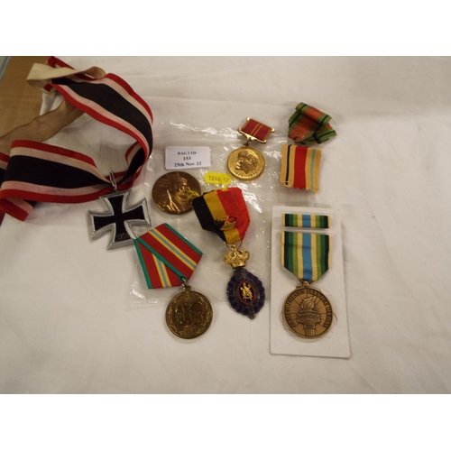 153 - A selection of assorted medals and medallions