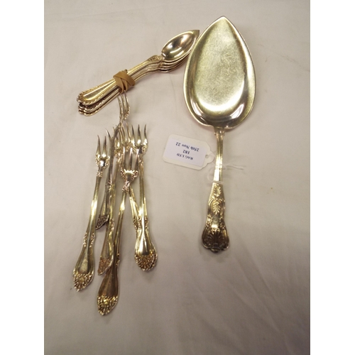 182 - A Gorham silver-plated cake slice, five grapefruit spoons and six forks