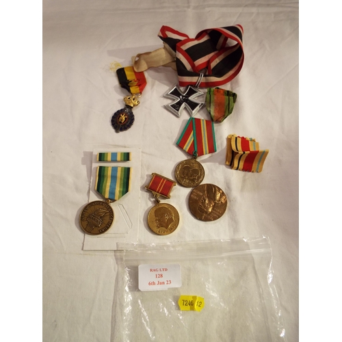 128 - A selection of assorted medals and medallions
