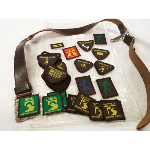 159 - A Girl Guides/Brownies leather belt and a selection of cloth badges