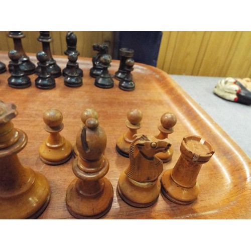 247 - A vintage carved wooden chess set (white Queen damaged)