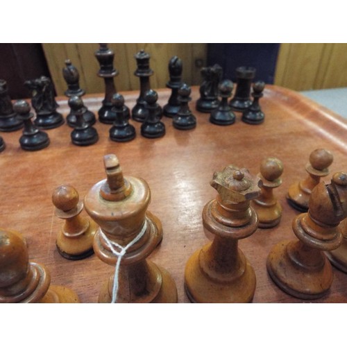 247 - A vintage carved wooden chess set (white Queen damaged)