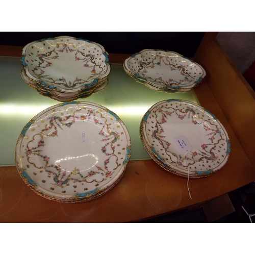 31 - A selection of Royal Crown Derby plates, platters and dishes