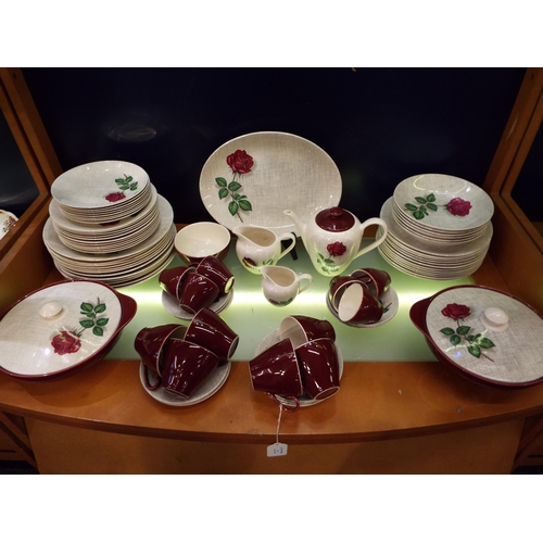 39 - A large selection of J & G Meakin Serenade dinner ware to include dinner plates, side plates, tureen... 