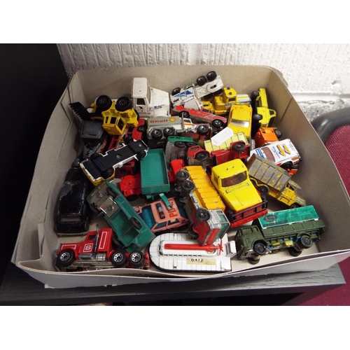 61 - A box of assorted Matchbox and Lesney die-cast vehicles