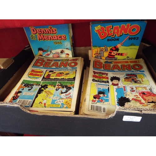 616 - A large selection of 1990's Beano comics and annual books