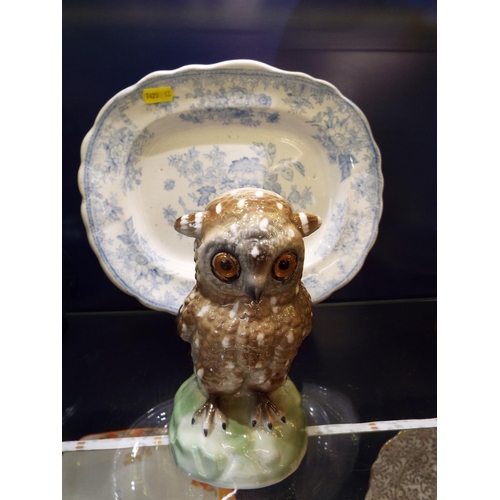 61 - A porcelain model of an owl with glass eyes with blue mark to base together with a blue and white me... 