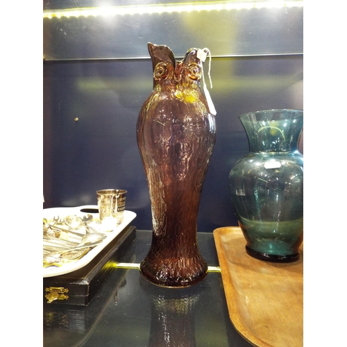 86 - A studio art glass vase in the form of an owl