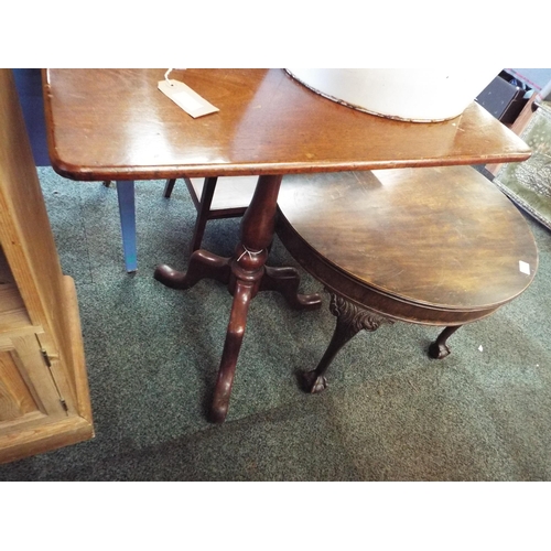 589 - A mahogany oblong snap top side table resting on tri-form base