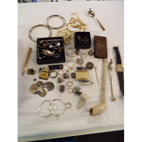 160 - A mixed selection of costume jewellery to include gold earrings, scrap silver, gold filled propellin... 