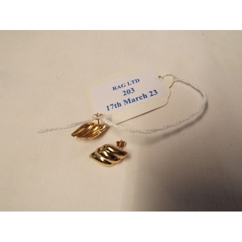 203 - A pair of 9ct gold earrings