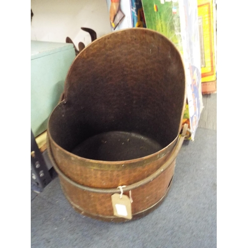 343 - A vintage hand beaten copper coal scuttle