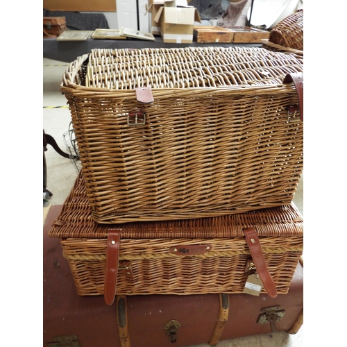 476 - Two wicker hampers