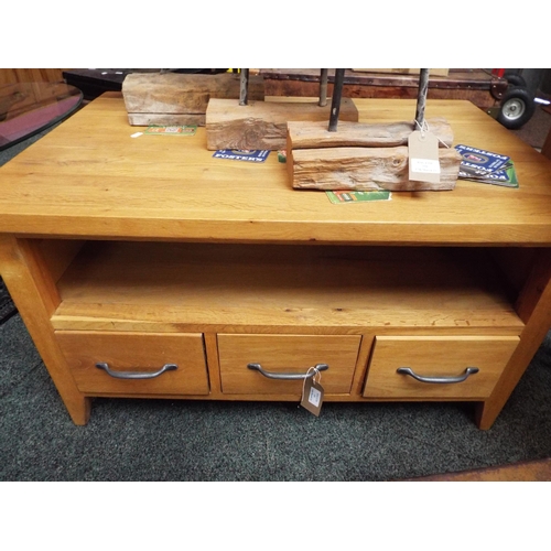 551 - A light oak TV table with three short drawers