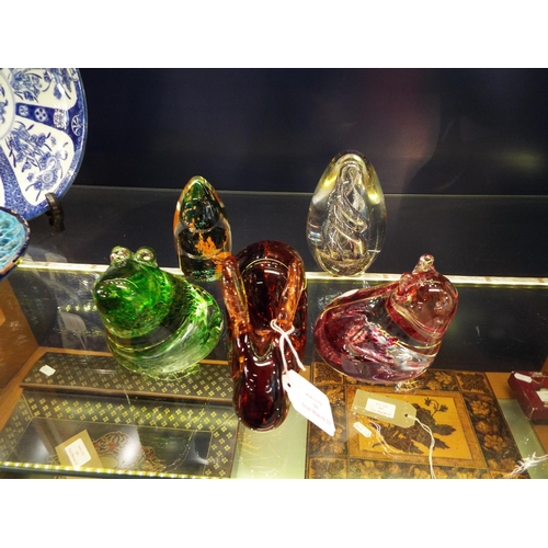 10 - Two glass frogs, a rabbit and two glass paperweights