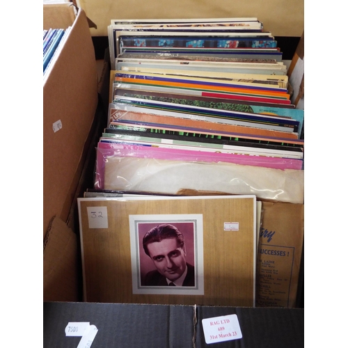 689 - A mixed selection of LP's to include 'Rossini', 'Andre Previn', 'Verdi La Traviata', 'Beethoven' etc