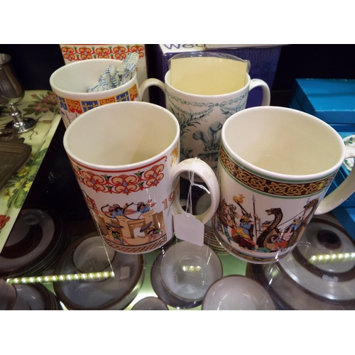 121 - Four boxed Wedgwood mugs to include Fathers Mug 1977, 1978 and 1980 and a Royal Wedding 1981 mug