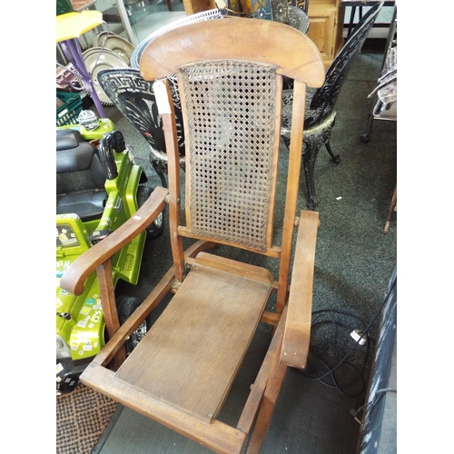 617 - A vintage reclining fold up steamer chair A/F