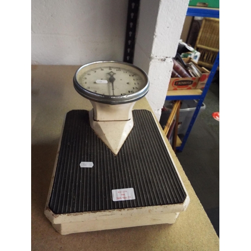 366 - A set of vintage Detecto scales