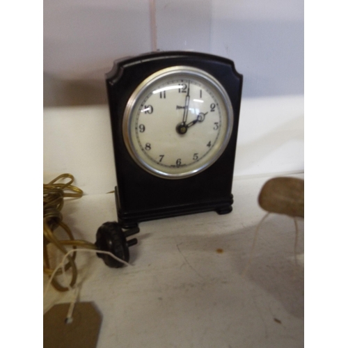 386 - A Bakelite Farrant electric clock