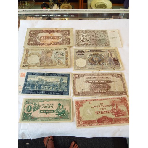 158 - A mixed selection of vintage banknotes