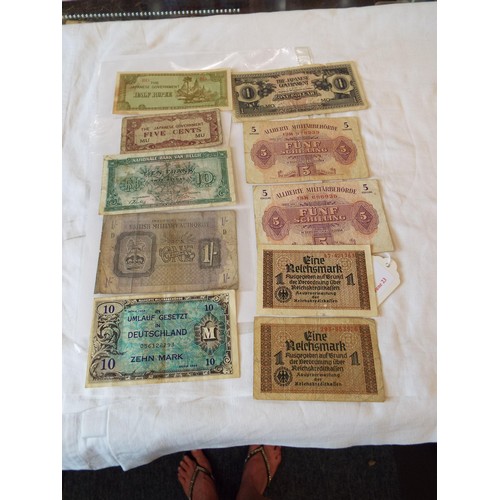 158 - A mixed selection of vintage banknotes