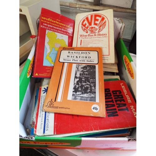 85 - A selection of assorted vintage maps