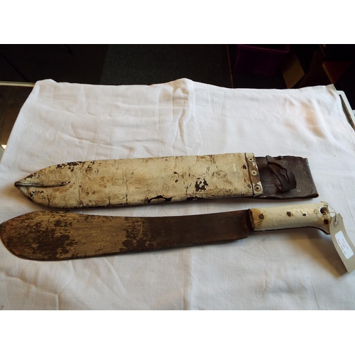 140 - A vintage WWII machete in leather scabbard