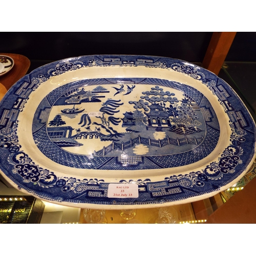 23 - An old Willow pattern meat plate