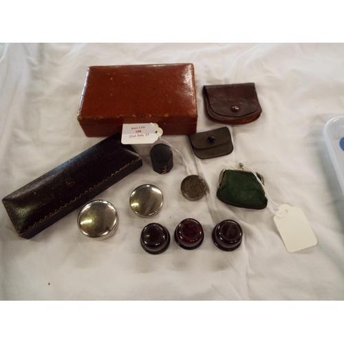 188 - A selection of jewellery cases to include three Bakelite examples