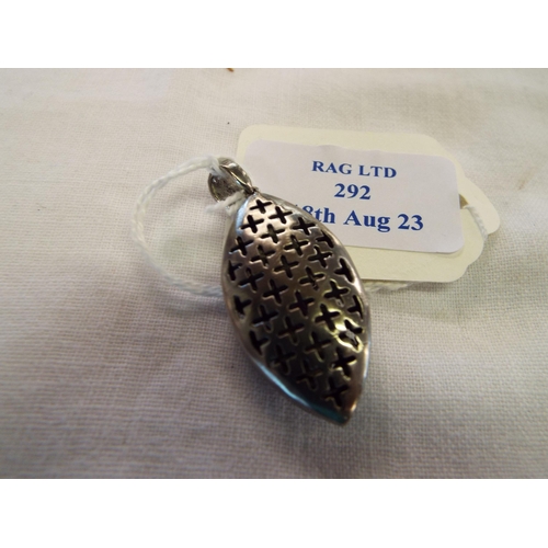 292 - A silver perforated pendant inset with amethyst