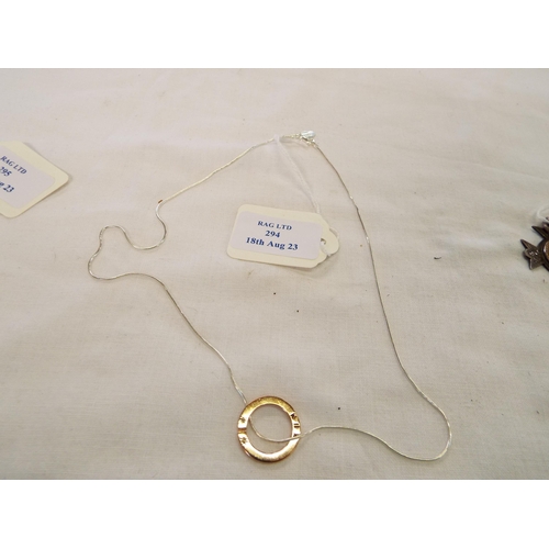 294 - A silver necklace and 'Mum' pendant