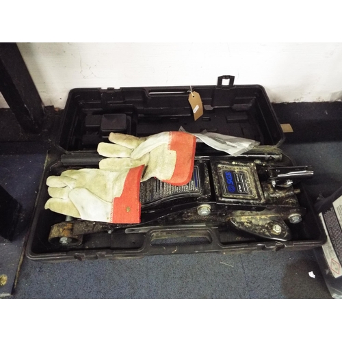493 - A boxed 2 ton trolley jack