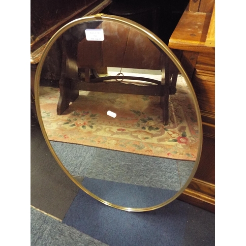 522 - An oval mirror