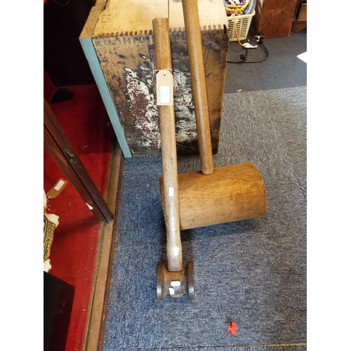 536 - A vintage fairground/circus mallet