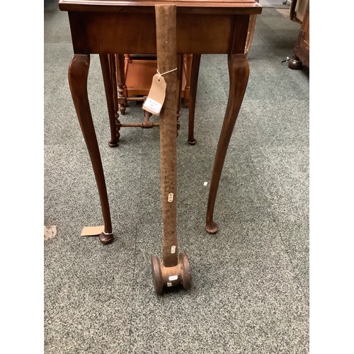 581 - A vintage fairground/circus mallet