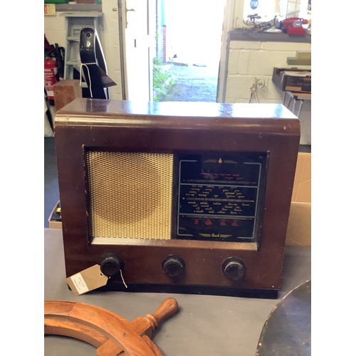 535 - A vintage wooden Bush radio