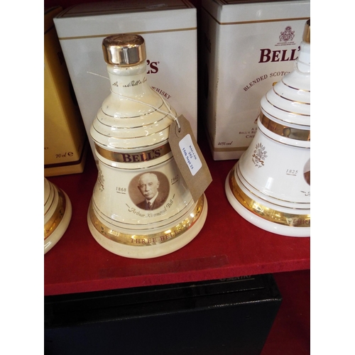 252 - A unopened boxed Bells Whisky decanter commemorating Christmas 2010