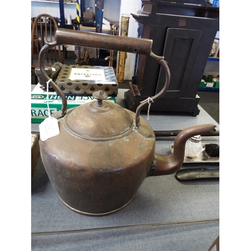 282 - A vintage heavy copper kettle