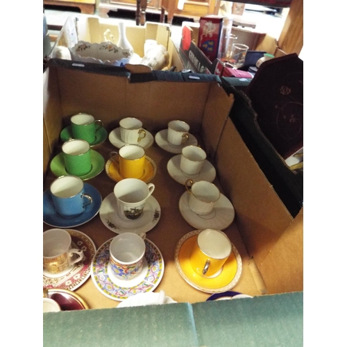 324 - A mixed selection of assorted coffee cans and saucers to include Caverwall , Simpsons, Limoges examp... 