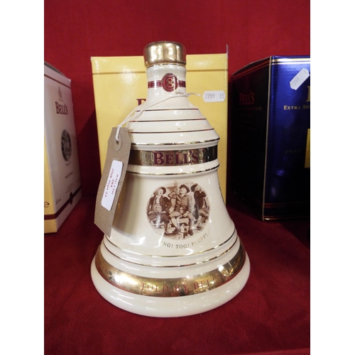 284 - A unopened boxed Bells Whisky decanter commemorating Christmas 2008