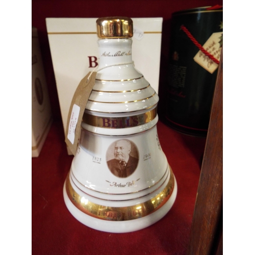 292 - A unopened boxed Bells Whisky decanter commemorating Christmas 2009