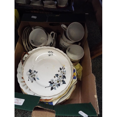 371 - A box of assorted china tea-ware