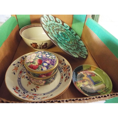 400 - A mixed selection of china items to include a pair of Wedgwood bowls, a Welsh pottery plate etc