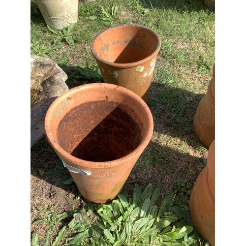 519A - Two terracotta garden pots