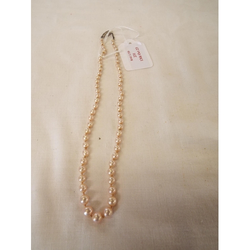 231 - A vintage pearl necklace