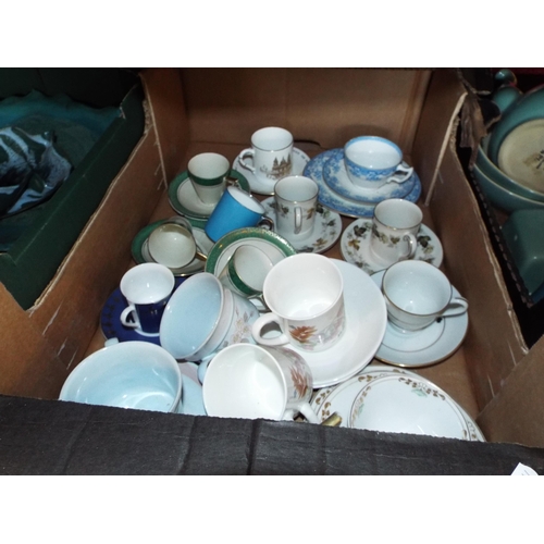 311 - A mixed selection of assorted cabinet cups and coffee cans to include Wedgwood, Royal Doulton, Royal... 