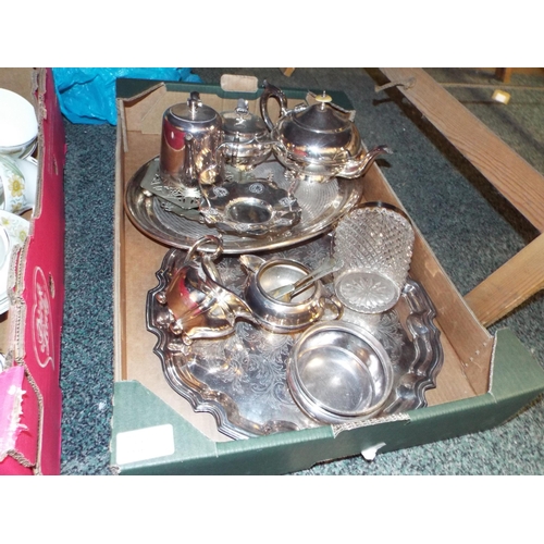 315 - A mixed selection of assorted silver-plated items to include trays, tea-pot, sugar bowl, milk jug et... 