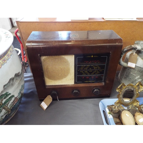 478 - A vintage wooden Bush radio